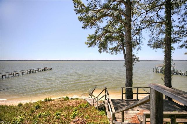 5508 York Haven LN, Gloucester, VA 23061