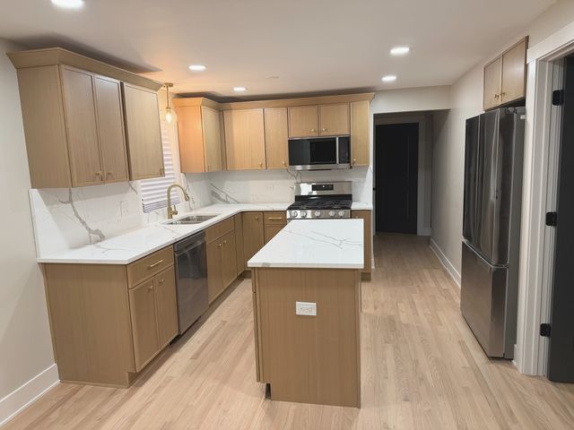 7851 Moody Avenue, Burbank, IL 60459