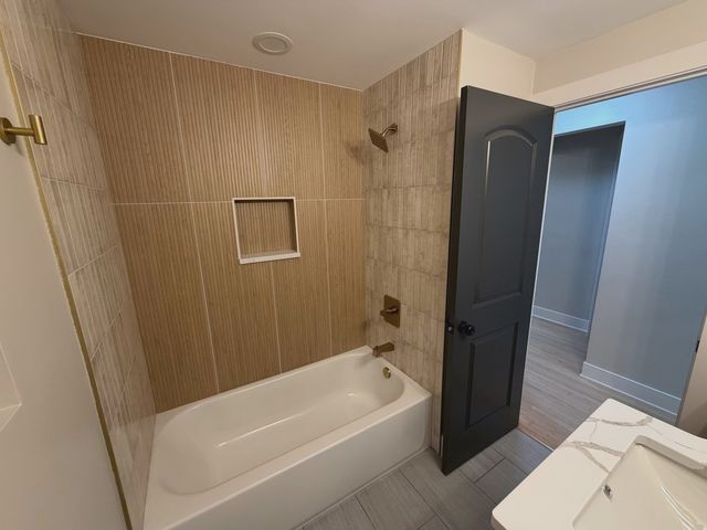 7851 Moody Avenue, Burbank, IL 60459