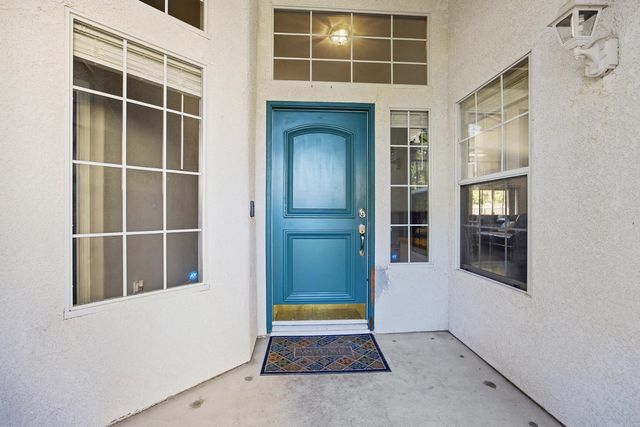 2271 E Niles Avenue, Fresno, CA 93720