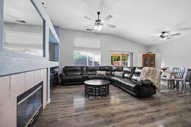 2271 E Niles Avenue, Fresno, CA 93720