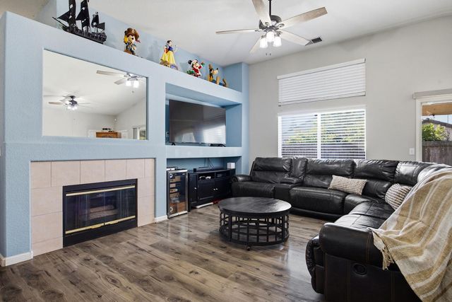 2271 E Niles Avenue, Fresno, CA 93720