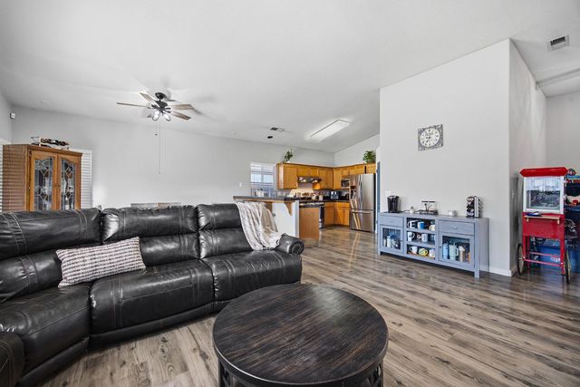 2271 E Niles Avenue, Fresno, CA 93720