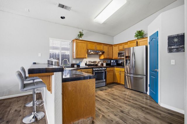 2271 E Niles Avenue, Fresno, CA 93720