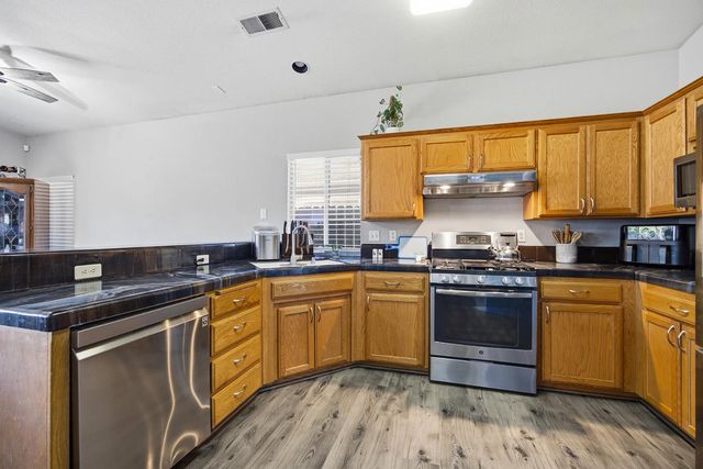 2271 E Niles Avenue, Fresno, CA 93720