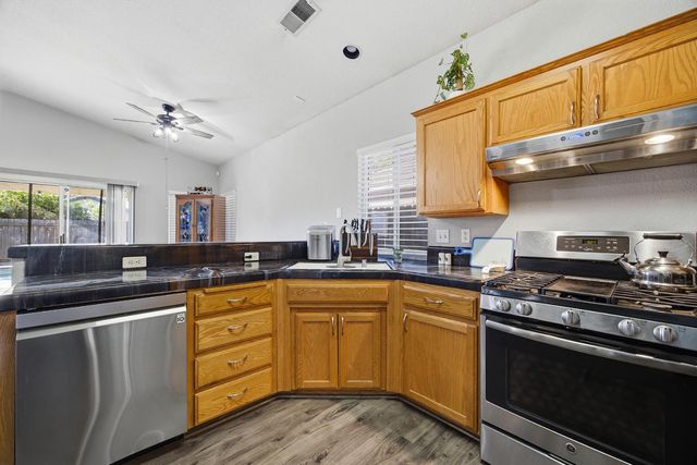 2271 E Niles Avenue, Fresno, CA 93720