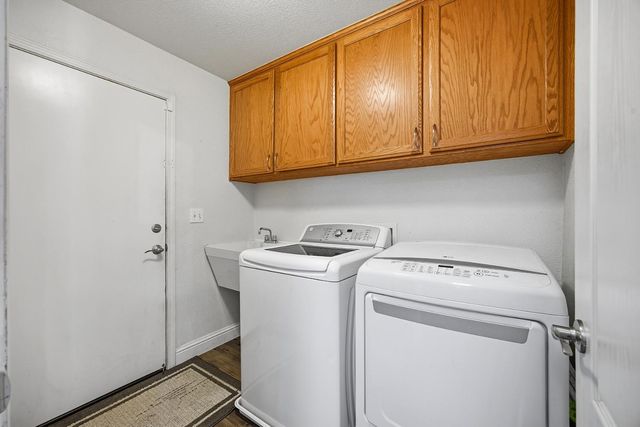 2271 E Niles Avenue, Fresno, CA 93720