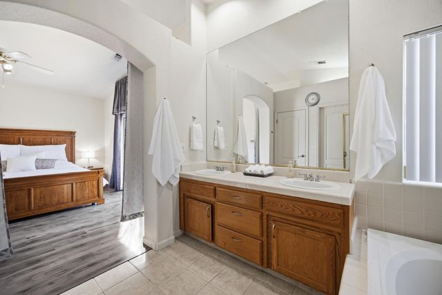 2271 E Niles Avenue, Fresno, CA 93720