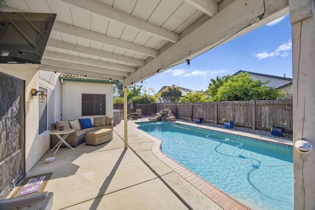 2271 E Niles Avenue, Fresno, CA 93720