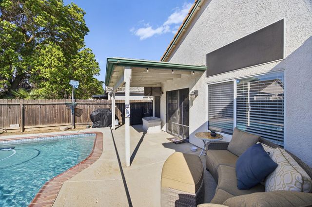 2271 E Niles Avenue, Fresno, CA 93720