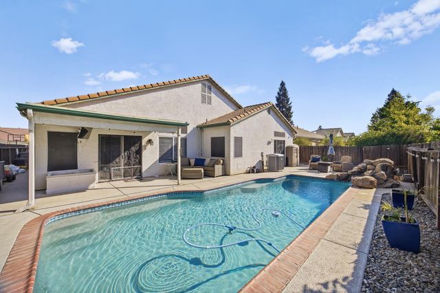 2271 E Niles Avenue, Fresno, CA 93720