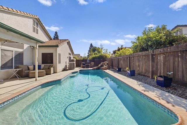 2271 E Niles Avenue, Fresno, CA 93720