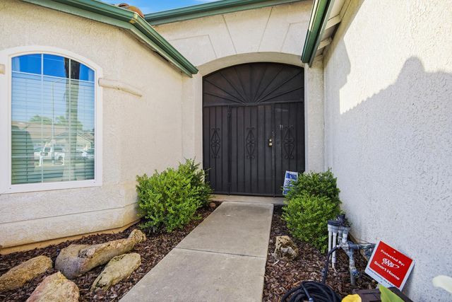 2271 E Niles Avenue, Fresno, CA 93720