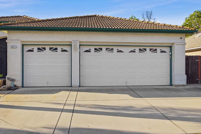 2271 E Niles Avenue, Fresno, CA 93720