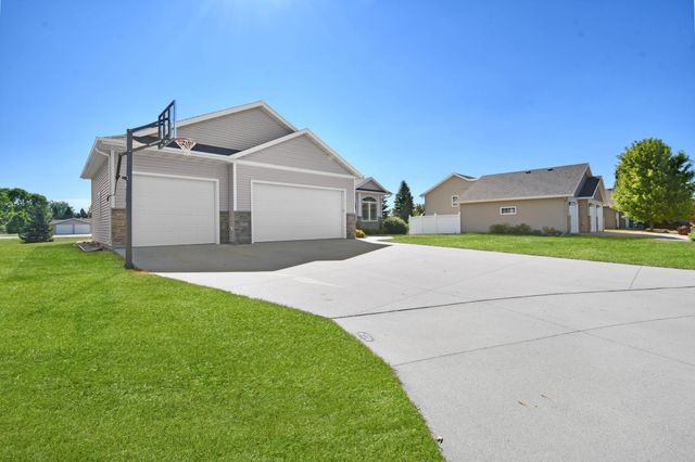 4026 39th Street S, Moorhead, MN 56560