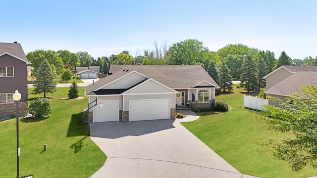 4026 39th Street S, Moorhead, MN 56560