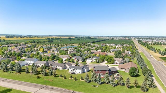 4026 39th Street S, Moorhead, MN 56560