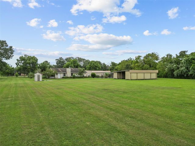 13726 Bunde Street, Santa Fe, TX 77510