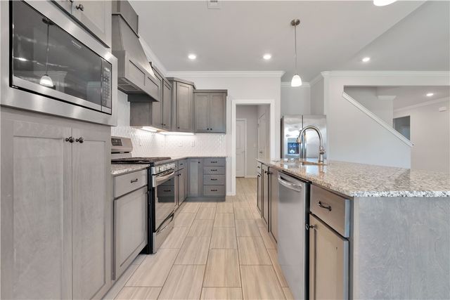 338 Emerald Woods RUN, Farmington, AR 72730