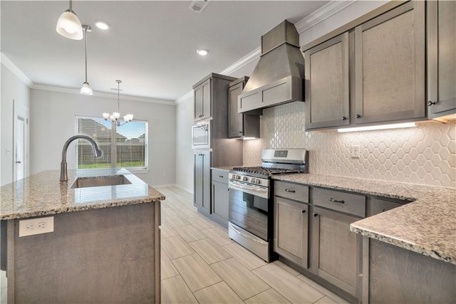 338 Emerald Woods RUN, Farmington, AR 72730