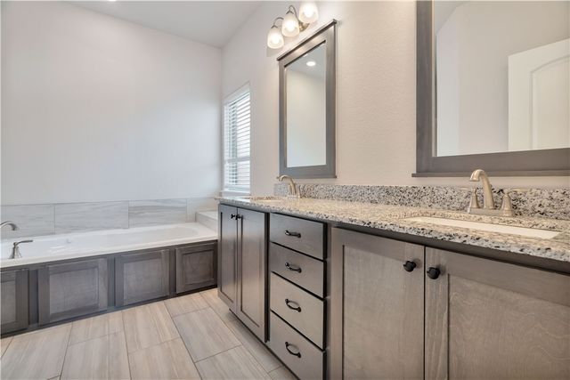 338 Emerald Woods RUN, Farmington, AR 72730