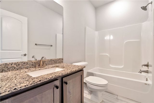 338 Emerald Woods RUN, Farmington, AR 72730