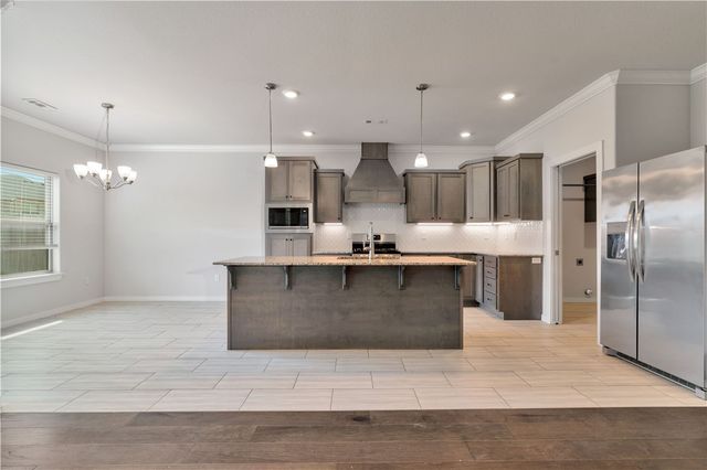 338 Emerald Woods RUN, Farmington, AR 72730