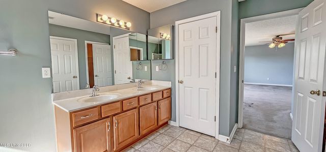 7397 Hunters Horn Drive, Olive Branch, MS 38654