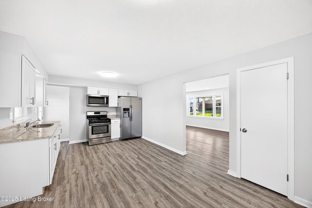 9118 Wanlou Dr, Louisville, KY 40272