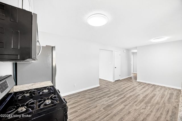 9118 Wanlou Dr, Louisville, KY 40272