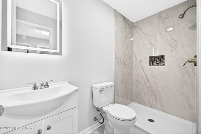 9118 Wanlou Dr, Louisville, KY 40272