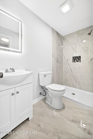 9118 Wanlou Dr, Louisville, KY 40272