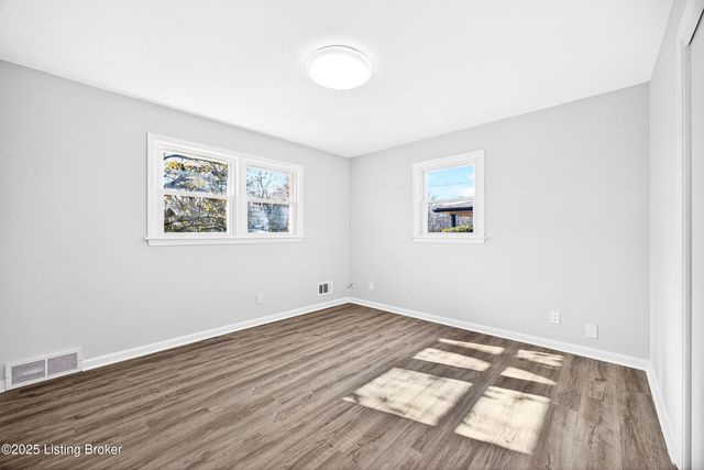 9118 Wanlou Dr, Louisville, KY 40272