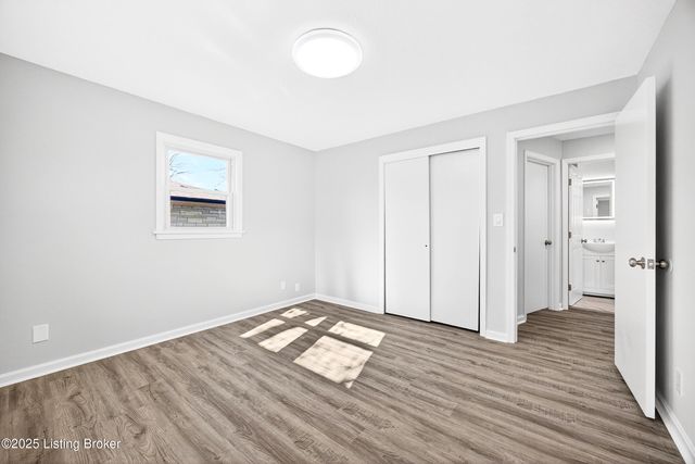 9118 Wanlou Dr, Louisville, KY 40272