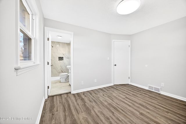 9118 Wanlou Dr, Louisville, KY 40272