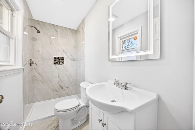 9118 Wanlou Dr, Louisville, KY 40272