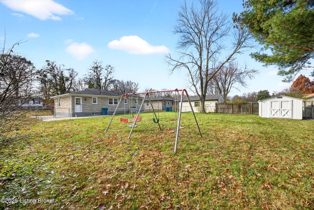 9118 Wanlou Dr, Louisville, KY 40272