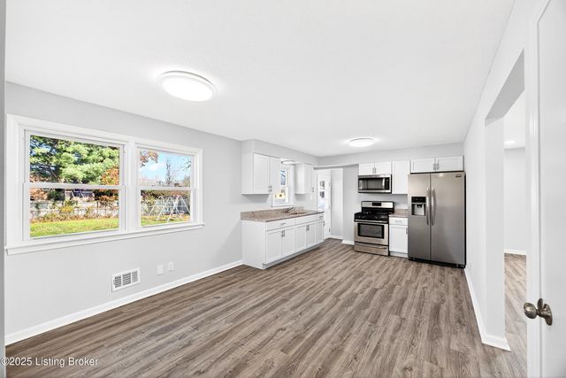 9118 Wanlou Dr, Louisville, KY 40272