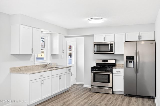 9118 Wanlou Dr, Louisville, KY 40272