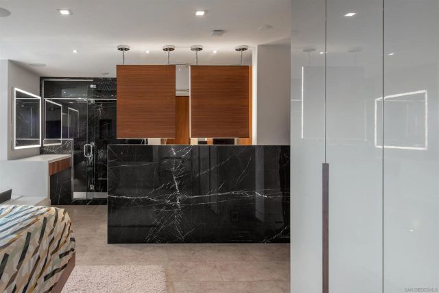 100 S Coast Blvd 104, La Jolla, CA 92037