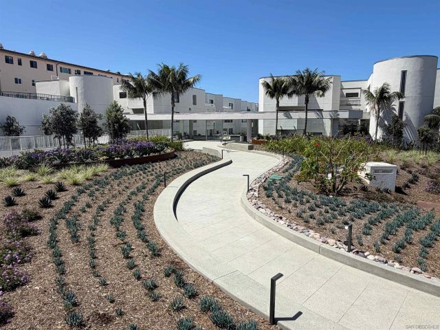 100 S Coast Blvd 104, La Jolla, CA 92037