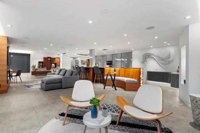 100 S Coast Blvd 104, La Jolla, CA 92037