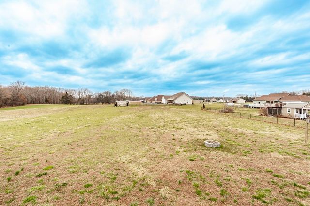 1699 Rapids Rd, Portland, TN 37148