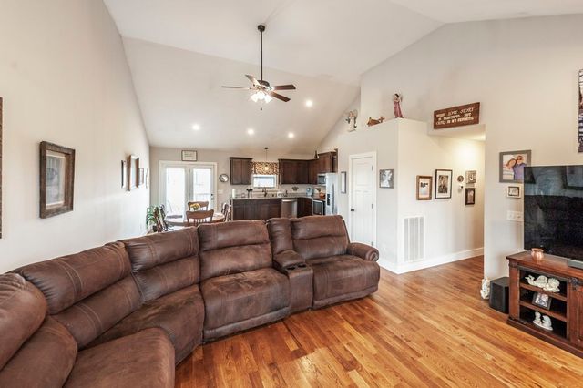 1699 Rapids Rd, Portland, TN 37148