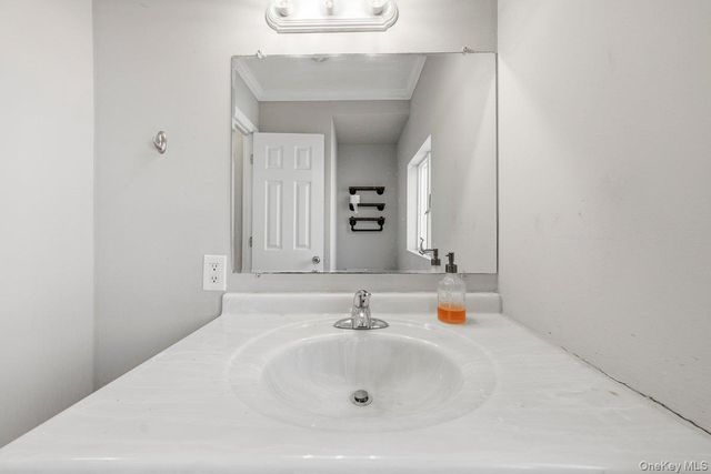 28 Crescent Place, Yonkers, NY 10704