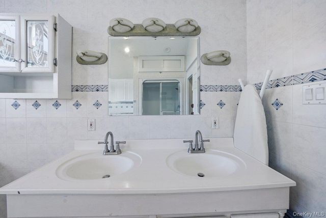 28 Crescent Place, Yonkers, NY 10704