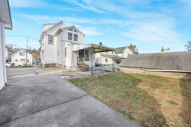 28 Crescent Place, Yonkers, NY 10704