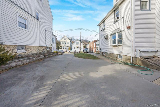 28 Crescent Place, Yonkers, NY 10704