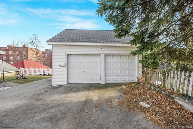 28 Crescent Place, Yonkers, NY 10704