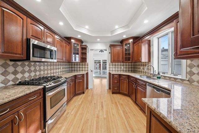 28 Crescent Place, Yonkers, NY 10704